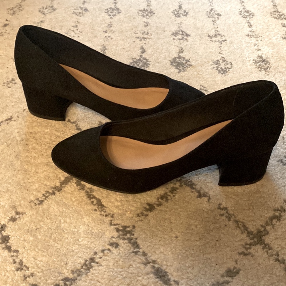 Black block heel pumps (SIZE 7)